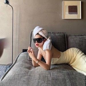 Meet your Posher, Mỹ loan